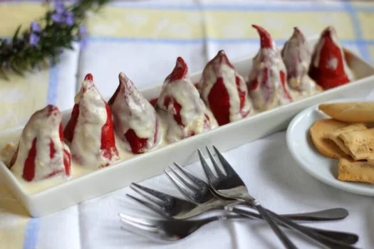 Pimientos del piquillo con crema de chorizo img